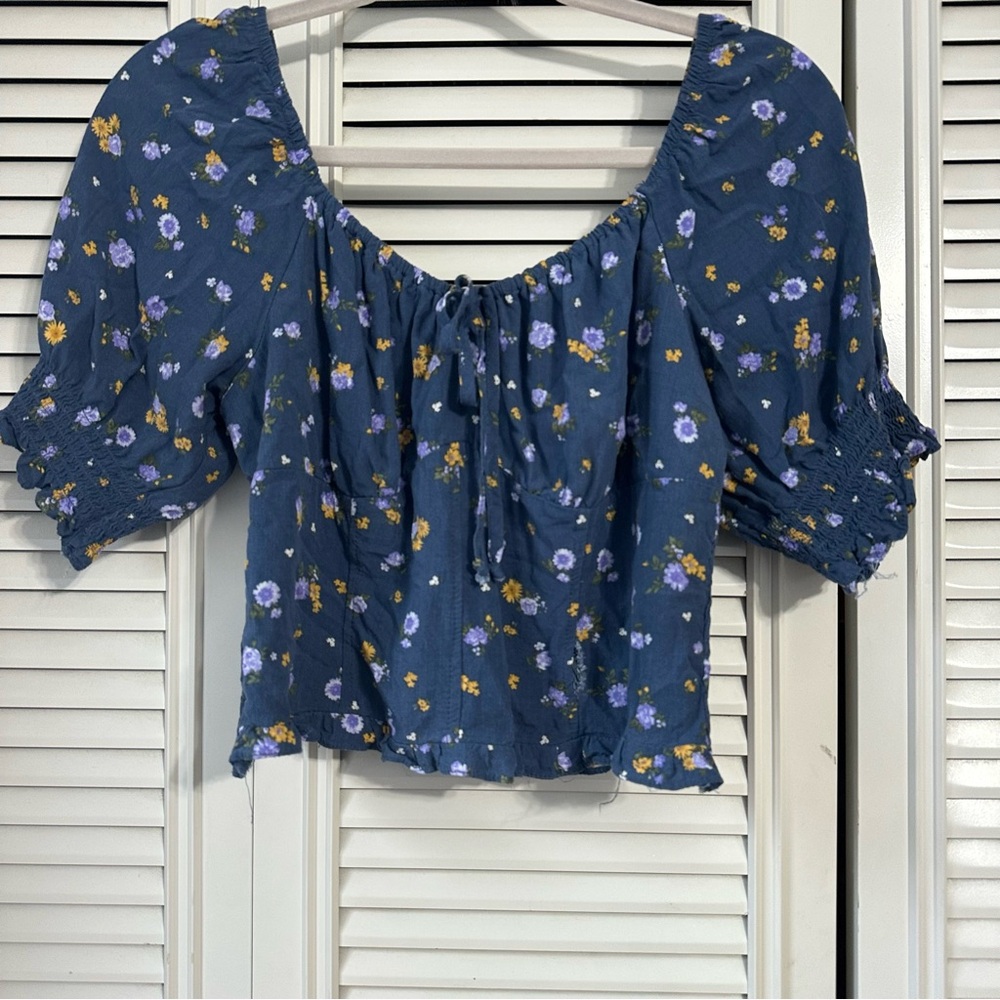 So Goods For Life Cropped Puff Sleeve Junior Large Floral Blue Women's Top